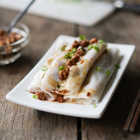 Cheung Fun Recipe (Steamed Rice Noodle Rolls) - Hungry Huy