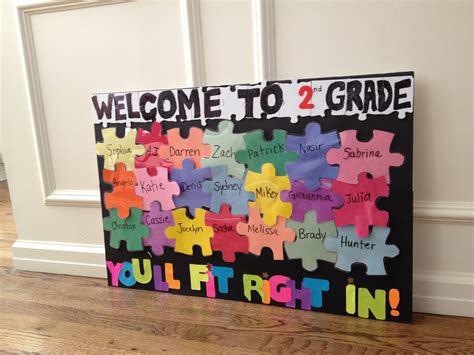 Second grade welcome bulletin board - get each student to decorate their puzzle piece | Murales ...