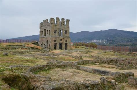 15 Best Things to Do in Guarda (Portugal) - The Crazy Tourist di 2021 | Katedral, Monumen, Portugal