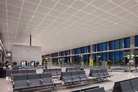 LED light: Malaga Airport, Terminal 3 - Community - Projects