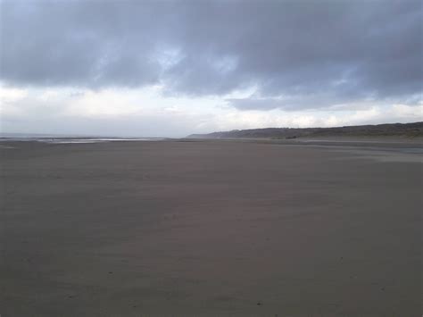 Barefoot run on the beach, no bench. : r/BarefootRunning