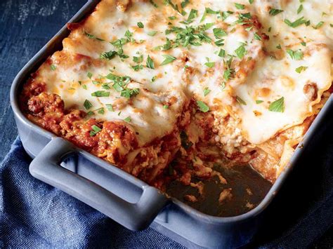 Classic Lasagna with Meat Sauce Recipe