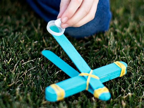 How to Make a Toy Marshmallow Catapult | how-tos | DIY