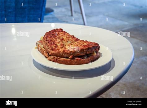 Macaroni, Bacon and Cheese Toastie Stock Photo - Alamy