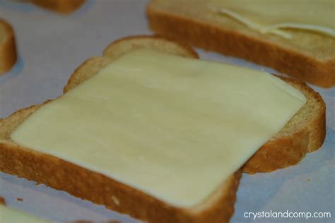 Easy Breakfast Recipe: Cheese Toast | CrystalandComp.com