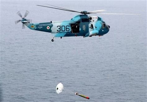 Iranian Submarines, Navy Copters Fire New Torpedoes in Drill - Politics news - Tasnim News Agency