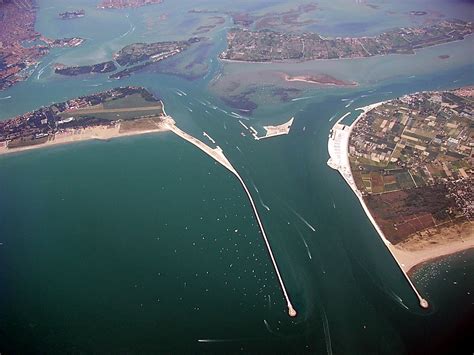 File:MOSE Project Venice from the air.jpg - Wikimedia Commons