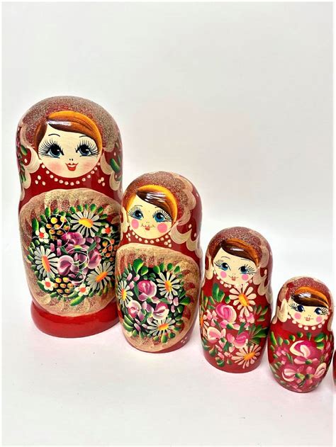 Hand Painted Russian Dolls Matryoshka Babushka Traditional 9 dolls | Woodeeworld