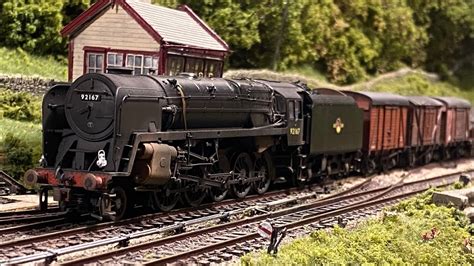 The Mighty 9F - Review and Weathering Hornby’s Newest Steam Locomotive - YouTube