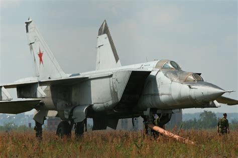 Mikoyan-Gurevich MiG-25 - The Fastest Soviet Jet Fighter - PlaneHistoria