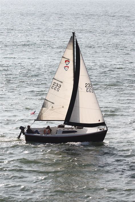 Small Sloop Sailboat Free Stock Photo - Public Domain Pictures