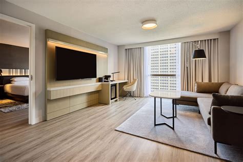 Spacious Hotel Suites in Downtown Chicago | Hyatt Regency Chicago