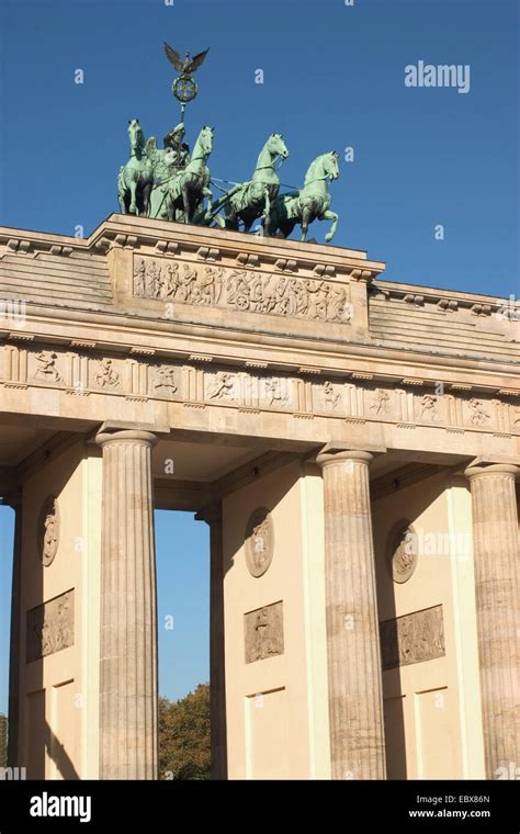 Quadriga sculpture hi-res stock photography and images - Alamy