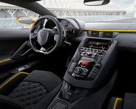 Arriba 47+ imagen lamborghini aventador s interior - Abzlocal.mx