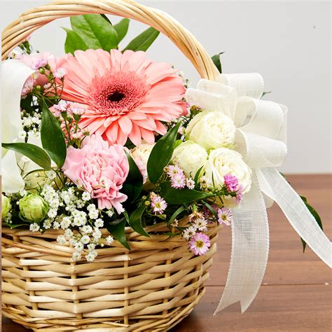 Online Gorgeous Flowers Basket Gift Delivery in Singapore - FNP