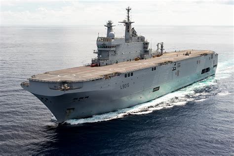 French Navy ship "LHD Dixmude" visited Ghana - La France au Ghana