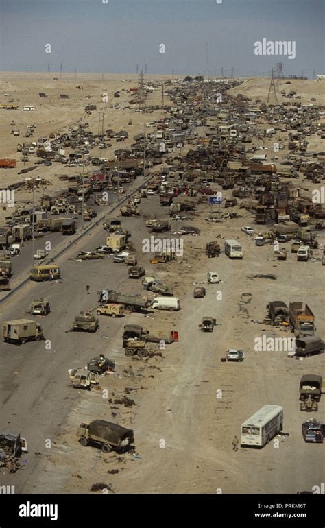 Highway of death gulf war hi-res stock photography and images - Alamy