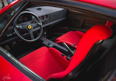 Raw simplicity. Ferrari F40 Interior : Autos