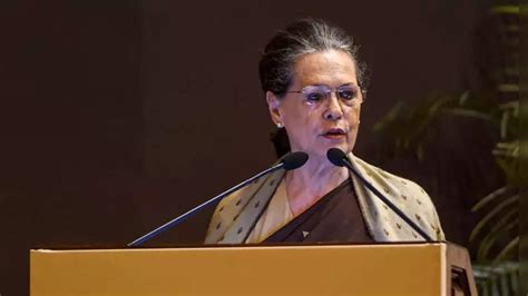 Sonia: I-Day: Sonia Gandhi accuses Centre of belittling sacrifices of ...