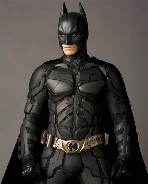 Arriba 60+ imagen batman suit comparison - Abzlocal.mx