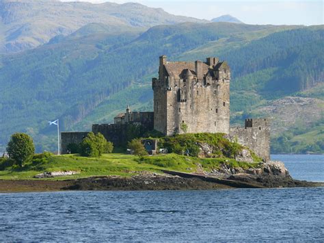 Scotland's iconic Eilean Donan Castle | Romantic Journeys Near and Far