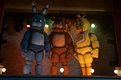 FNaF Movie Freddy, Bonnie, and Chica on stage - Five Nights at Freddy's ...