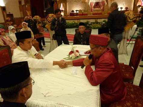 Indonesian travels: a Minangkabau wedding