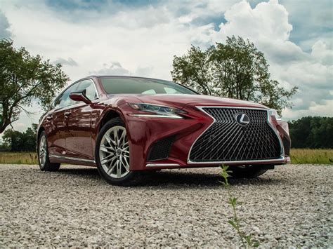 2019 Lexus LS 500h: A hybrid heart yields a more efficient luxury sedan - CNET