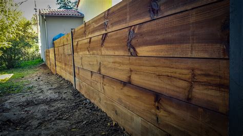 Installation d'un mur de soutènement en bois | MORENO PINEL