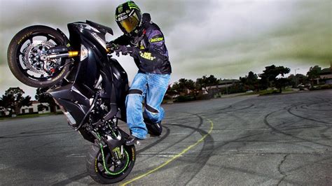 Check out the guide to become a motorcycle stunt rider - Bikesure