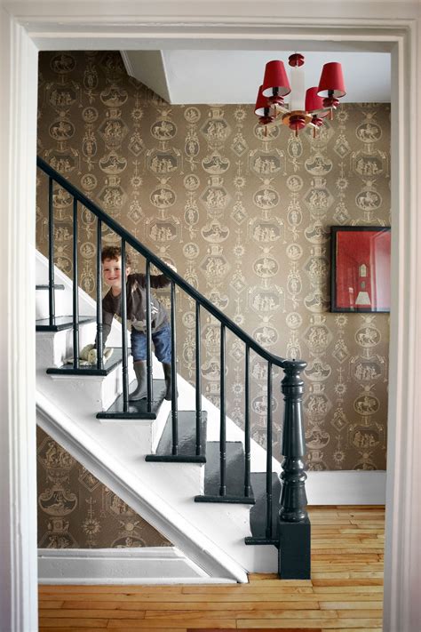 10+ Stairs Wall Decorating Ideas – DECOOMO