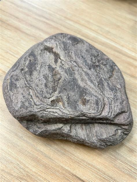 Flow-banded Rhyolite? - Rocks, Minerals, Gems & Geology - DetectorProspector.com