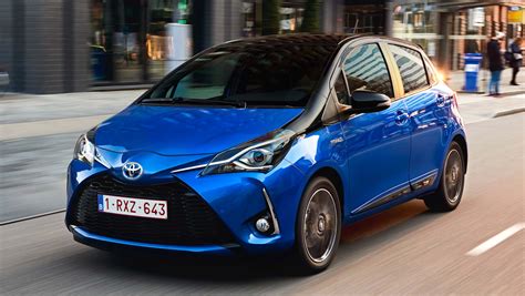 Toyota Yaris Hybrid 2017 review | Auto Express