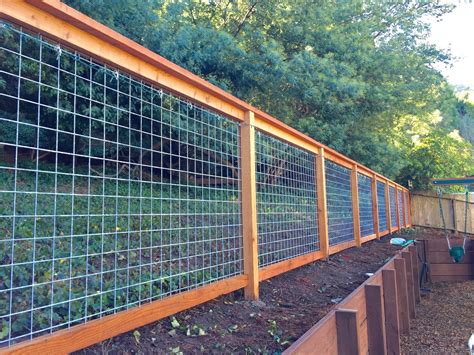 HOGWIRE FENCING - Modern Design | 1000 | Fence planning, Patio fence, Wire fence panels