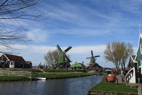 Pilih Kincir Angin Zaanse Schans atau Kinderdijk? - Adlien Travel Journal