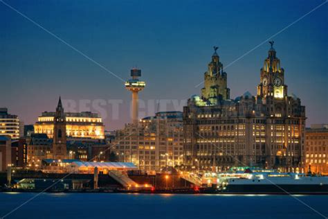 Liverpool Royal Liver Building at night – Songquan Photography