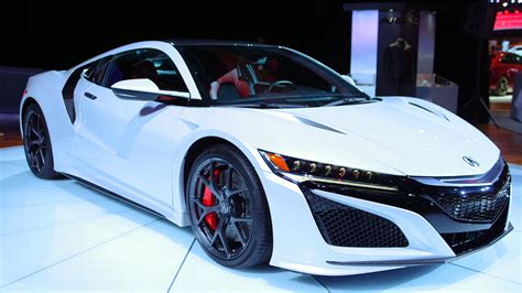 Acura NSX Is Polished and Speedy Sports Car Luxury – Bloomberg