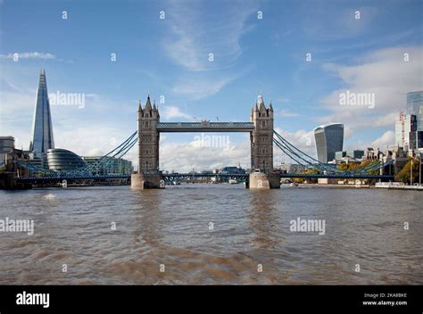 Bridge landmarks bridges hi-res stock photography and images - Alamy