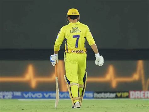 MS Dhoni Stepped Down as CSK Captain, Check Cricketers Reaction