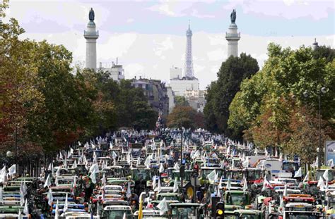 Paris Streets Blocked by 1,500 Tractors in Protest by Angry Farmers