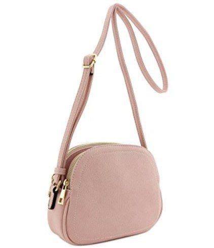 This super cute pink purse that can store all the important things. | Ropa, Morral