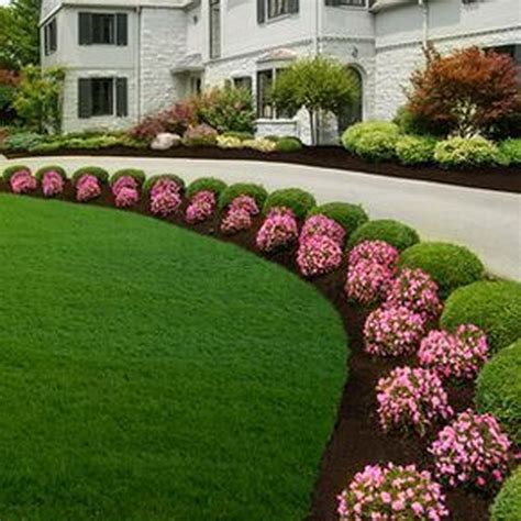 Gorgeous 41 Beautiful Front Yard Landscape Flowers in Your Dream http://decorrea.com/2019/05/09 ...