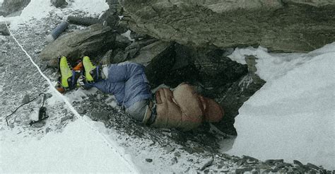 The Creepy Story of "Green Boots," The Frozen Corpse On Mt. Everest That Hikes Use As A Checkpoint