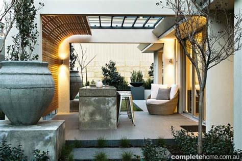 REAL BACKYARD: Concrete and timber outdoor kitchen design - Completehome