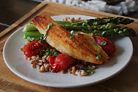 Pan Fried Walleye over Farro with Asparagus and Blistered Tomatoes - Daily Ciabatta