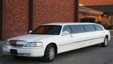 Classic Stretch Limo White - aspen limousine service