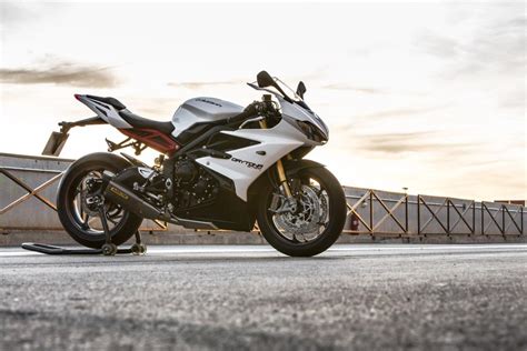 Test Drive - Triumph Daytona 675R ~ THE AUTOMOTIVE WORLD BLOG