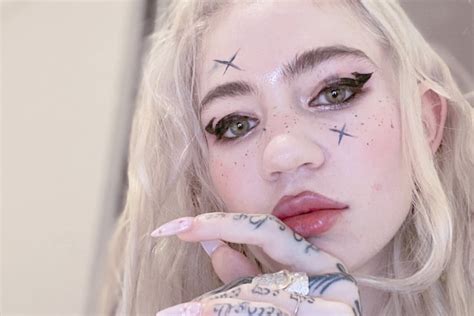 Grimes Unveils Massive "Alien Scars" Back Tattoo | Exclaim!