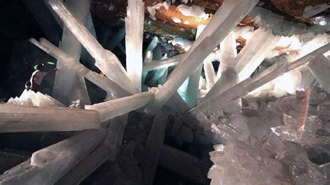 Mexico's Giant Crystal Cave Is Beautiful But Deadly | HowStuffWorks