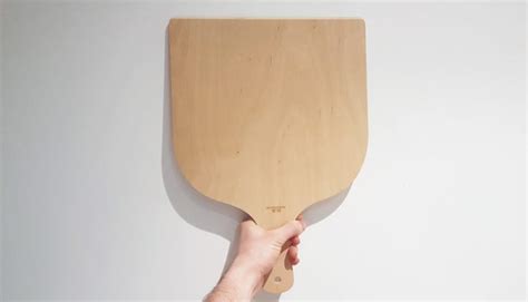 How To Use A Pizza Peel Properly: No More Sticking - Crust Kingdom